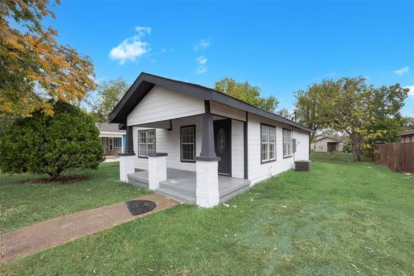 1441 Elmwood Avenue, Fort Worth, TX 76104