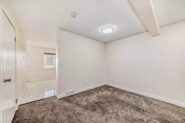 Calgary, AB T3J 1Y6,148 Castlegreen Close NE