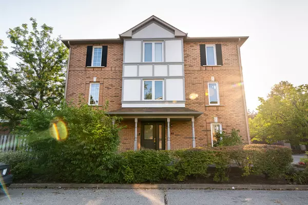 Brampton, ON L6V 4M7,2 Clay Brick CT #45