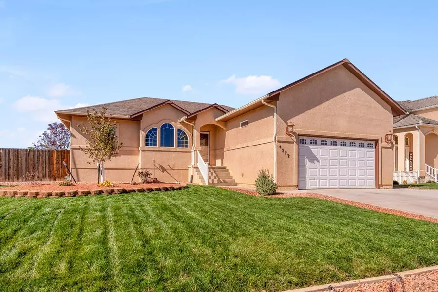 4577 Crested Hill Dr, Pueblo, CO 81008