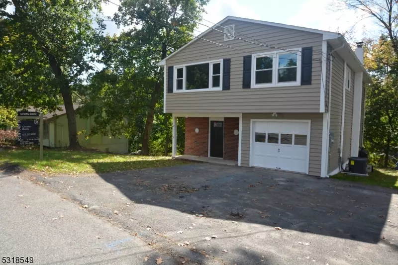 22 Maple Ter, Stanhope Boro, NJ 07874