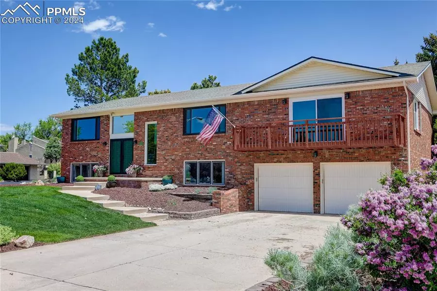 2832 Country Club CIR, Colorado Springs, CO 80909