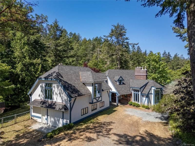 5422 Hooson Rd, Pender Island, BC V0N 2M1