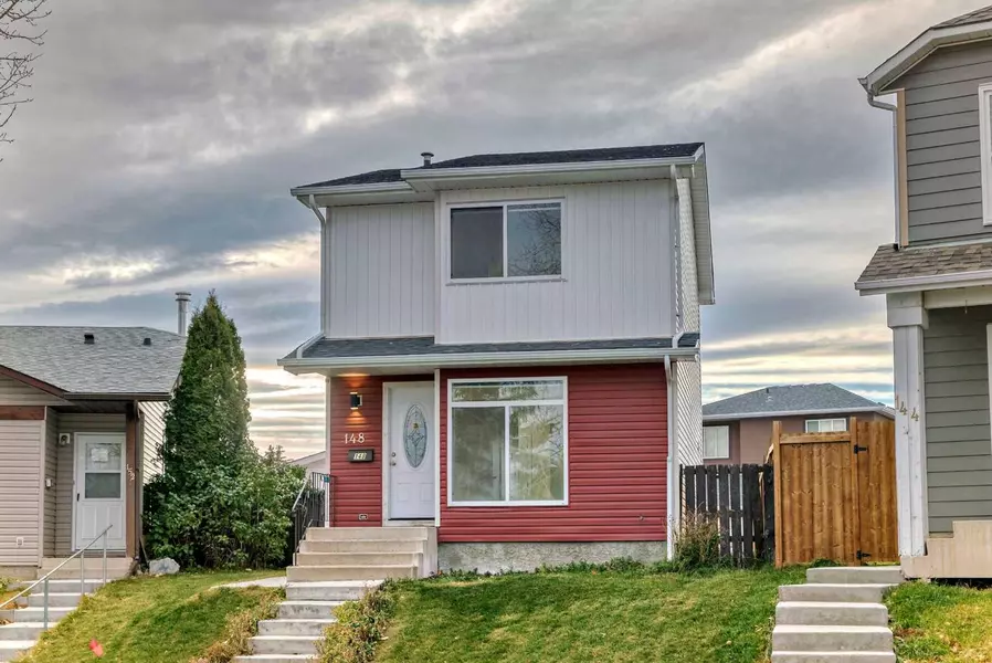 148 Castlegreen Close Northeast, Calgary, AB T3J 1Y6