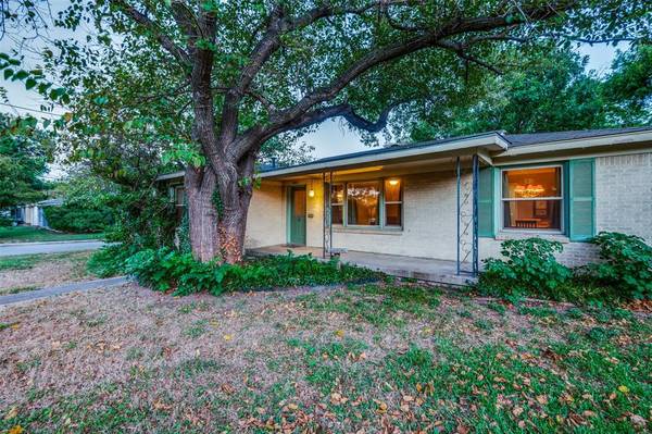 5501 Dennis Avenue,  Fort Worth,  TX 76114