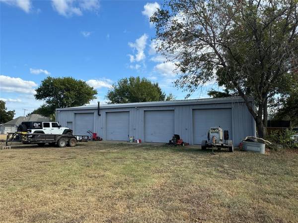 Dawson, TX 76639,105 N 6th Street E