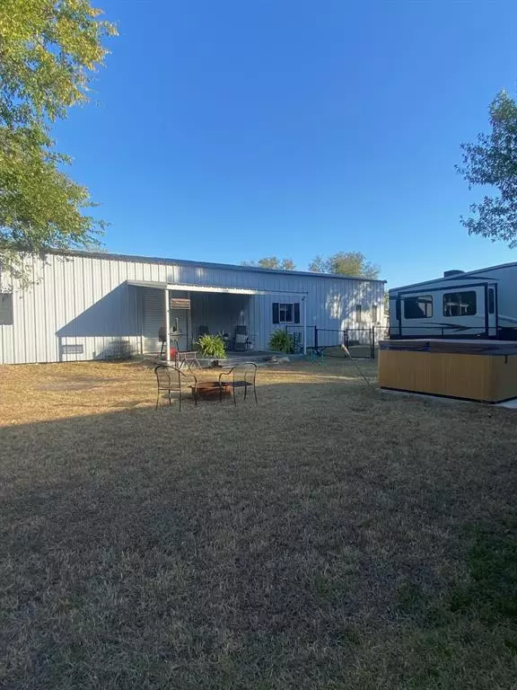 Dawson, TX 76639,105 N 6th Street E