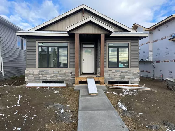 7 Ian WAY, Sylvan Lake, AB T4S 0W5