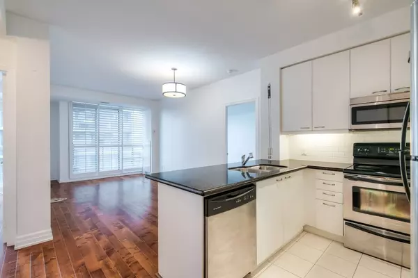 500 St Clair AVE W #1402, Toronto C03, ON M6C 1A8