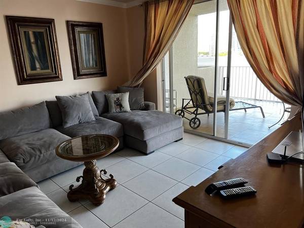 Sunny Isles Beach, FL 33160,18260 N Bay Rd  #304