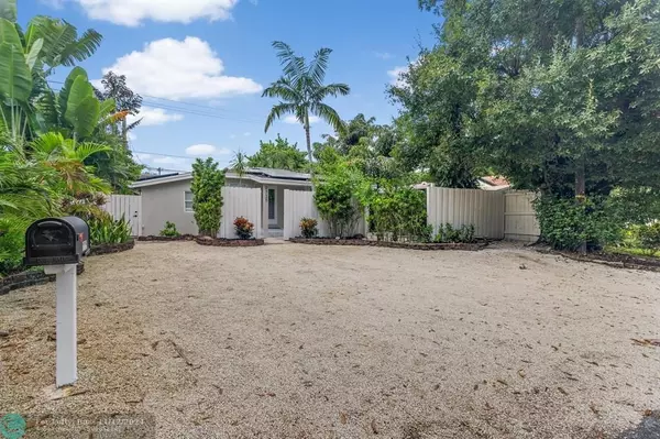 2725 NE 6th Ln, Wilton Manors, FL 33334