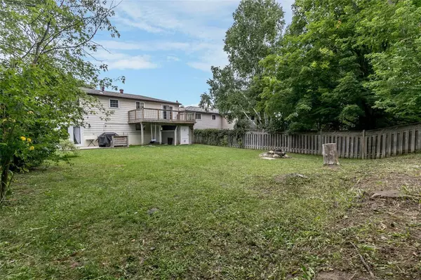 Barrie, ON L4M 5N8,18 Chippawa CT #Upper