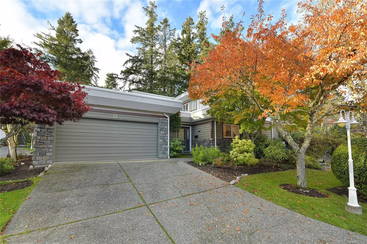 Saanich, BC V8X 5G5,1063 Valewood Trail #12