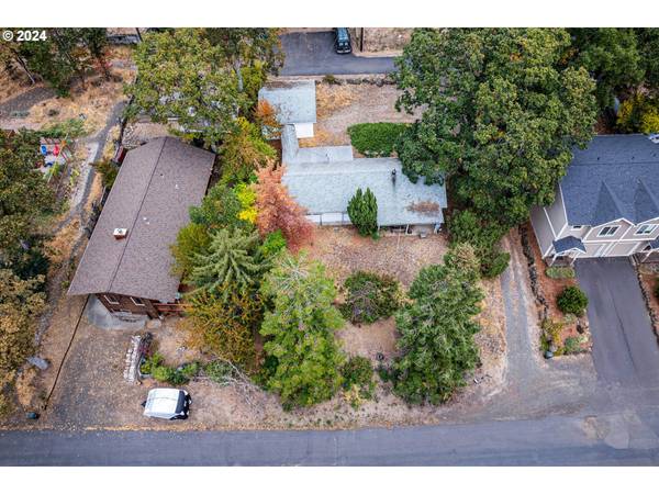 White Salmon, WA 98672,462 SE OAK ST