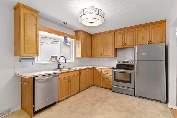 Calgary, AB T2K 3S8,6319 Travois CRES Northwest