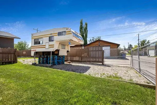 Calgary, AB T2A 4T5,12 Penswood PL Southeast