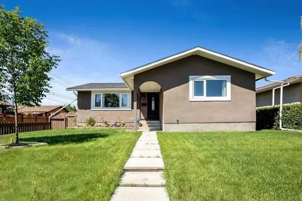 12 Penswood PL SE, Calgary, AB T2A 4T5