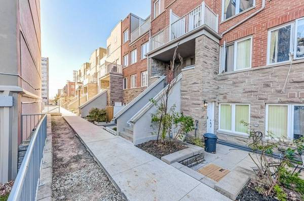 5 Richgrove DR #218, Toronto W09, ON M9R 0A3