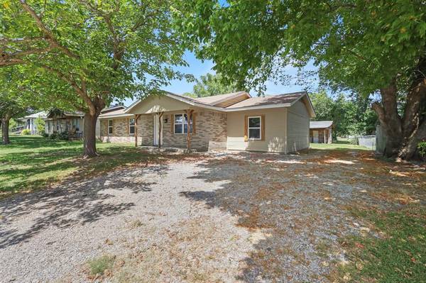 Cumby, TX 75433,203 Donelton Street