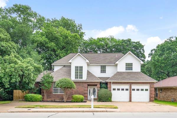 2805 Woodside Drive, Arlington, TX 76016