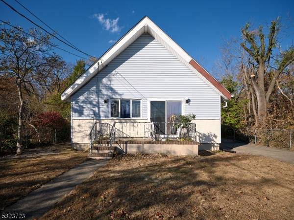 17 Pine St, Lakehurst Boro, NJ 08733