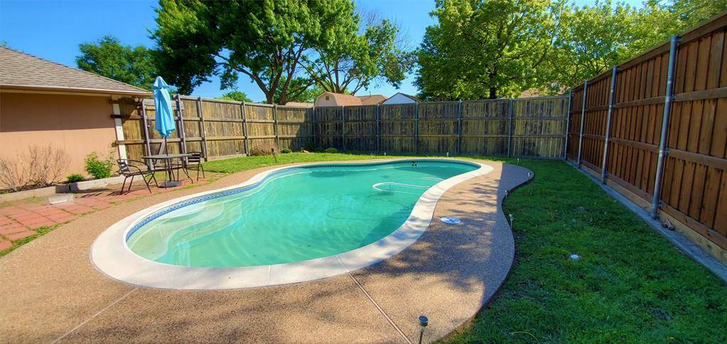 1605 Century Oaks Drive, Lewisville, TX 75077