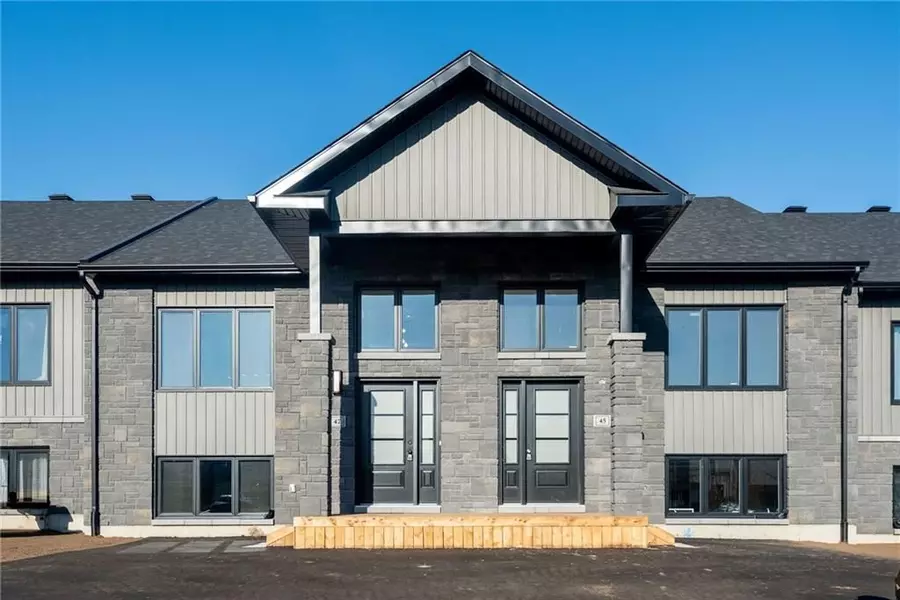 47 SAMANTHA CRES, Petawawa, ON K8H 0H5