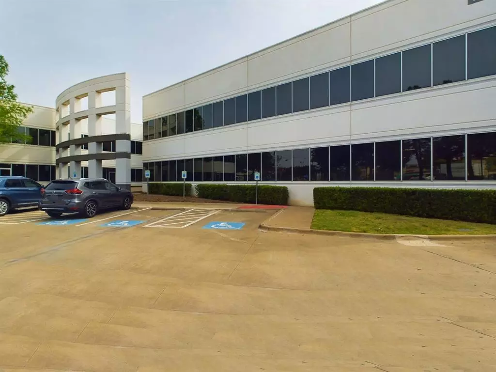 Arlington, TX 76006,1701 E Lamar Boulevard #270