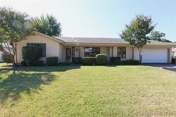 417 W Pleasantview, Hurst, TX 76054