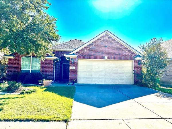 9008 Winding River Drive, Fort Worth, TX 76118