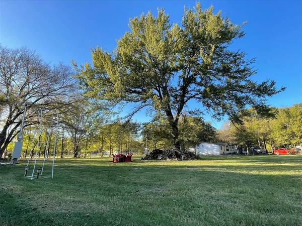 901 Red Oak Drive, West Tawakoni, TX 75474