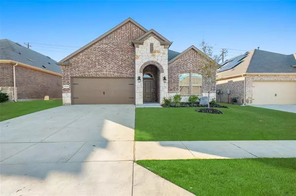 3325 Brady Starr Drive, Aubrey, TX 76227