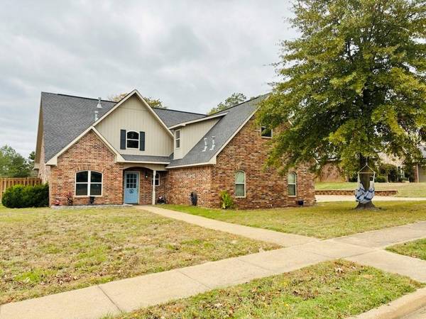 636 Abbey Road, Lindale, TX 75771