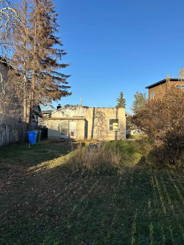 Calgary, AB T3B 2C7,6623 Bow CRES NW