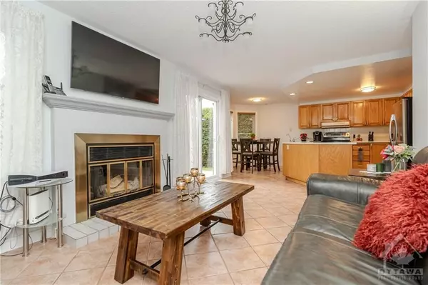 Barrhaven, ON K2J 2Z8,42 WEYBRIDGE DR