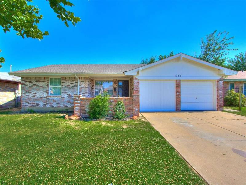 644 NW 18th Place, Moore, OK 73160