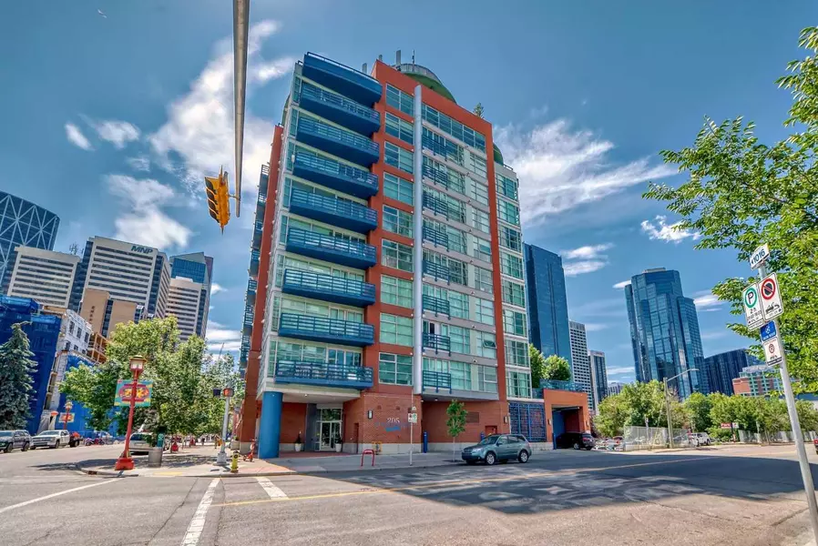 205 Riverfront AVE Southwest #401, Calgary, AB T2P5K4