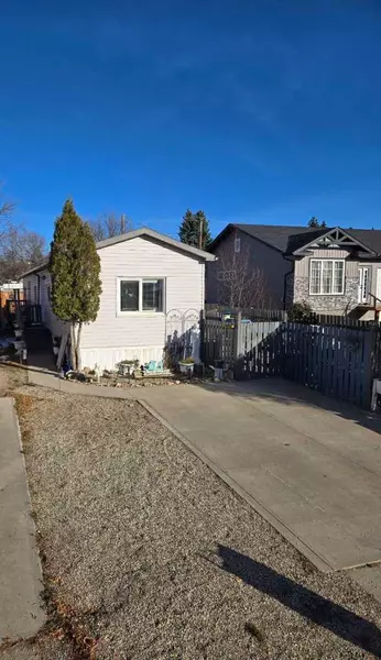 912 3rd AVE, Beaverlodge, AB T0H 0C0