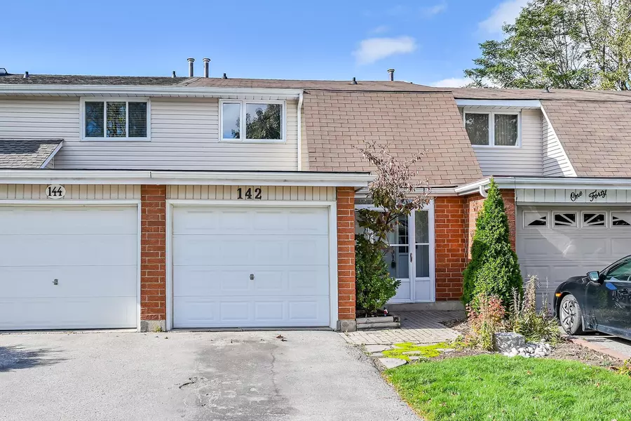 142 St Andrews DR, Hamilton, ON L8K 6C3