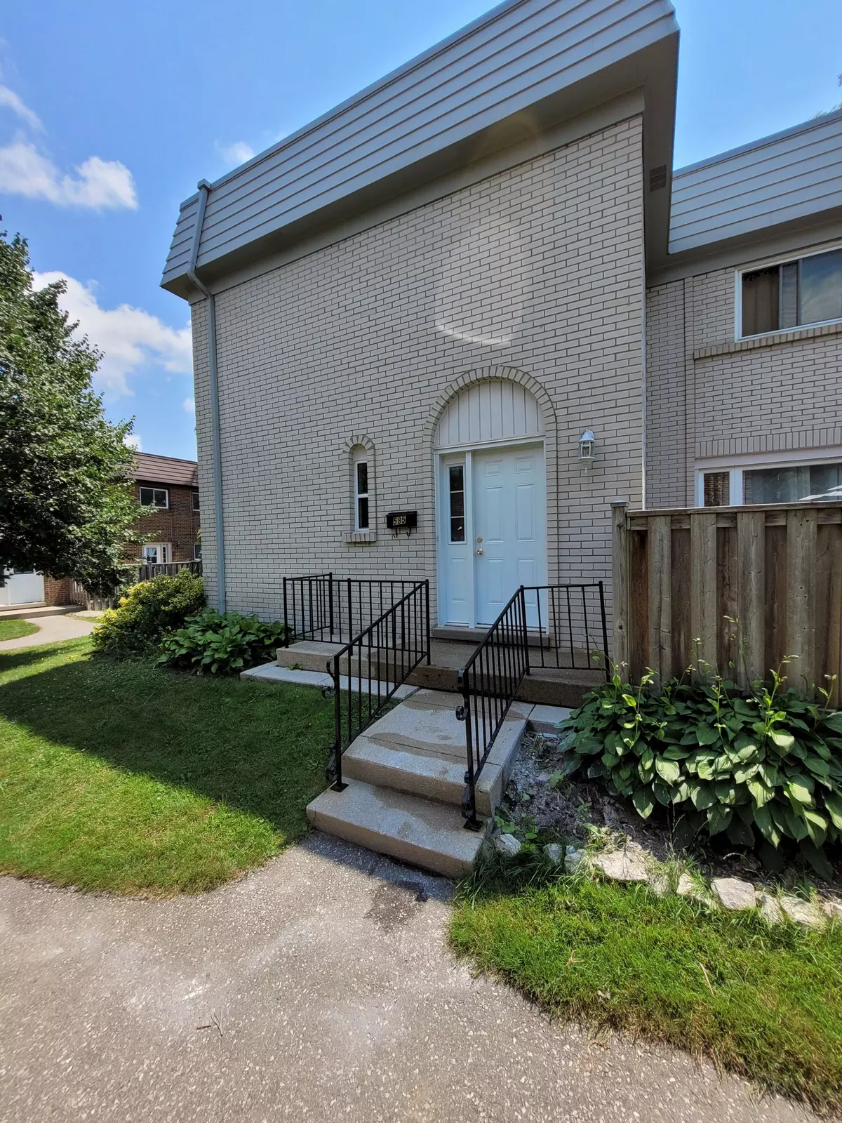 London, ON N6G 2C5,585 Gainsborough RD #66