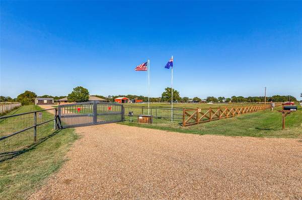 11967 Mustang Road, Pilot Point, TX 76258