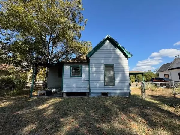 Bonham, TX 75418,309 W 8th Street