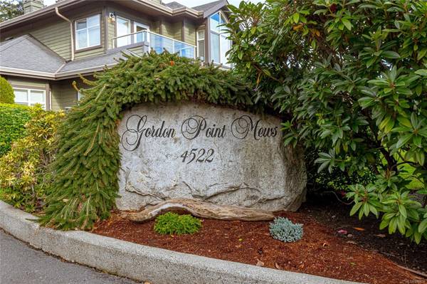 4522 Gordon Point Dr #8, Saanich, BC V8N 6L4