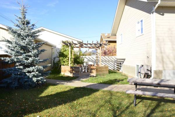 Peace River, AB T8S1P1,10422 90 ST