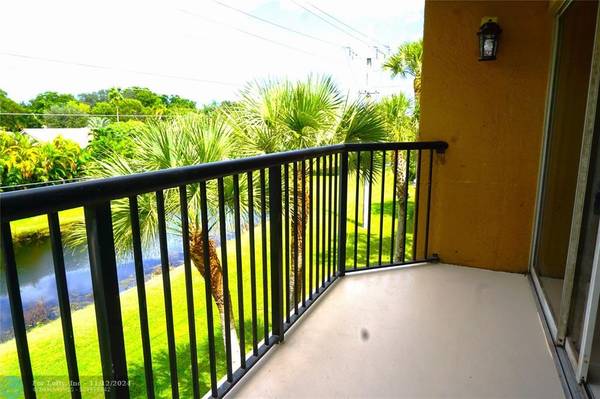 Coral Springs, FL 33067,9033 Wiles Rd  #305