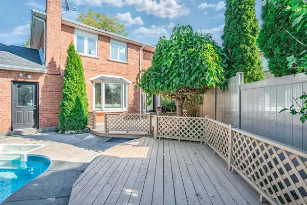 Mississauga, ON L5N 5K1,6685 Mockingbird LN