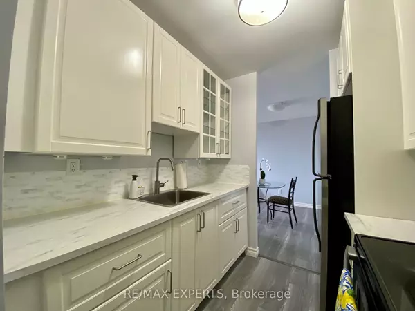 Kingston, ON K7M 7H5,17 Eldon Hall PL #406