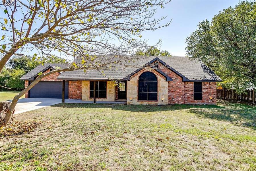 1102 E 6th Street, Springtown, TX 76082