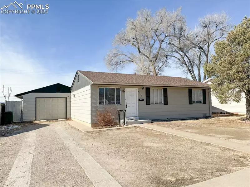 1733 Jerry Murphy RD, Pueblo, CO 81001