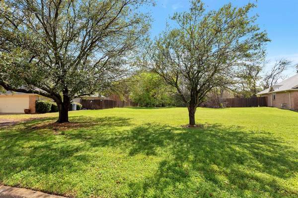 8133 Wendy Lane, Benbrook, TX 76116